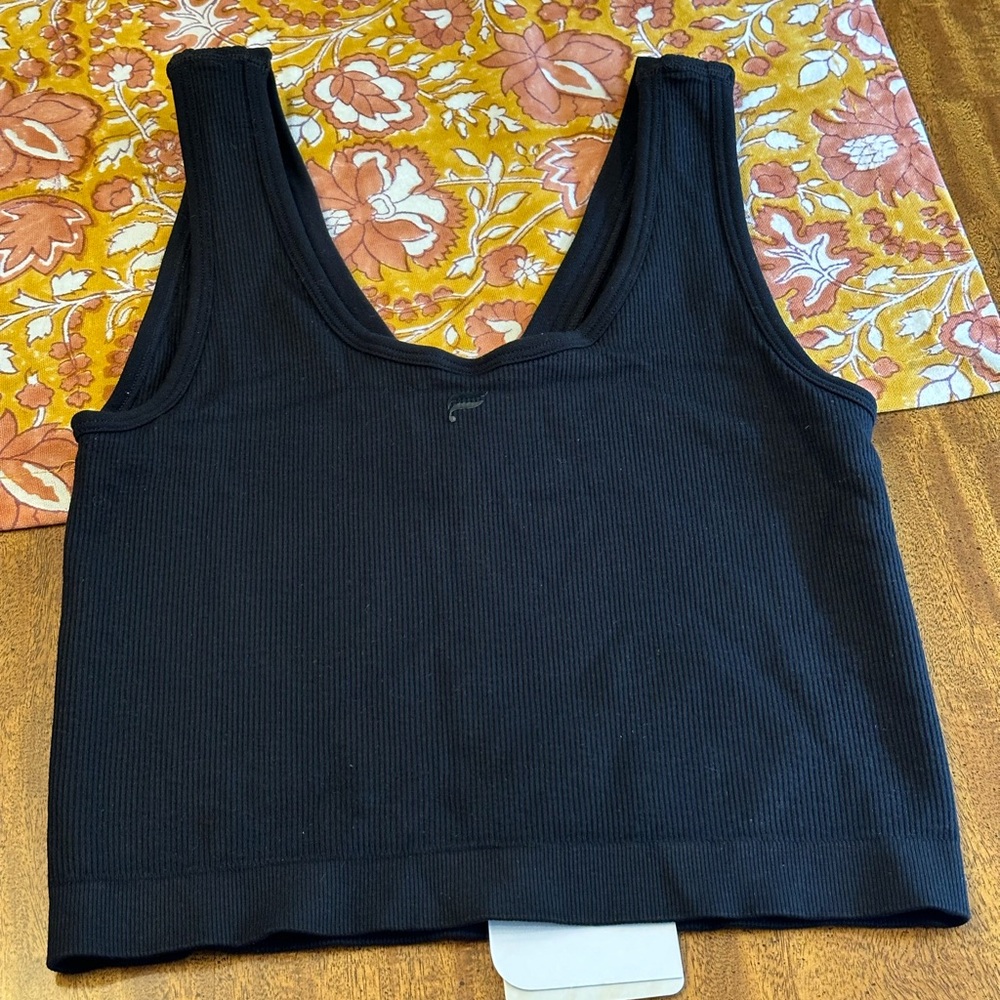 FABLETICS Women's Cloud Seamless V-Neck Crop Tank - Picture 10 of 16